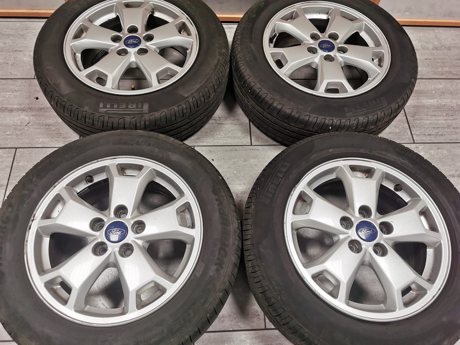 1-15-2.jpg 16" FORD TRANSIT CONNECT ALLOY WHEELS / TYRES - Image 1