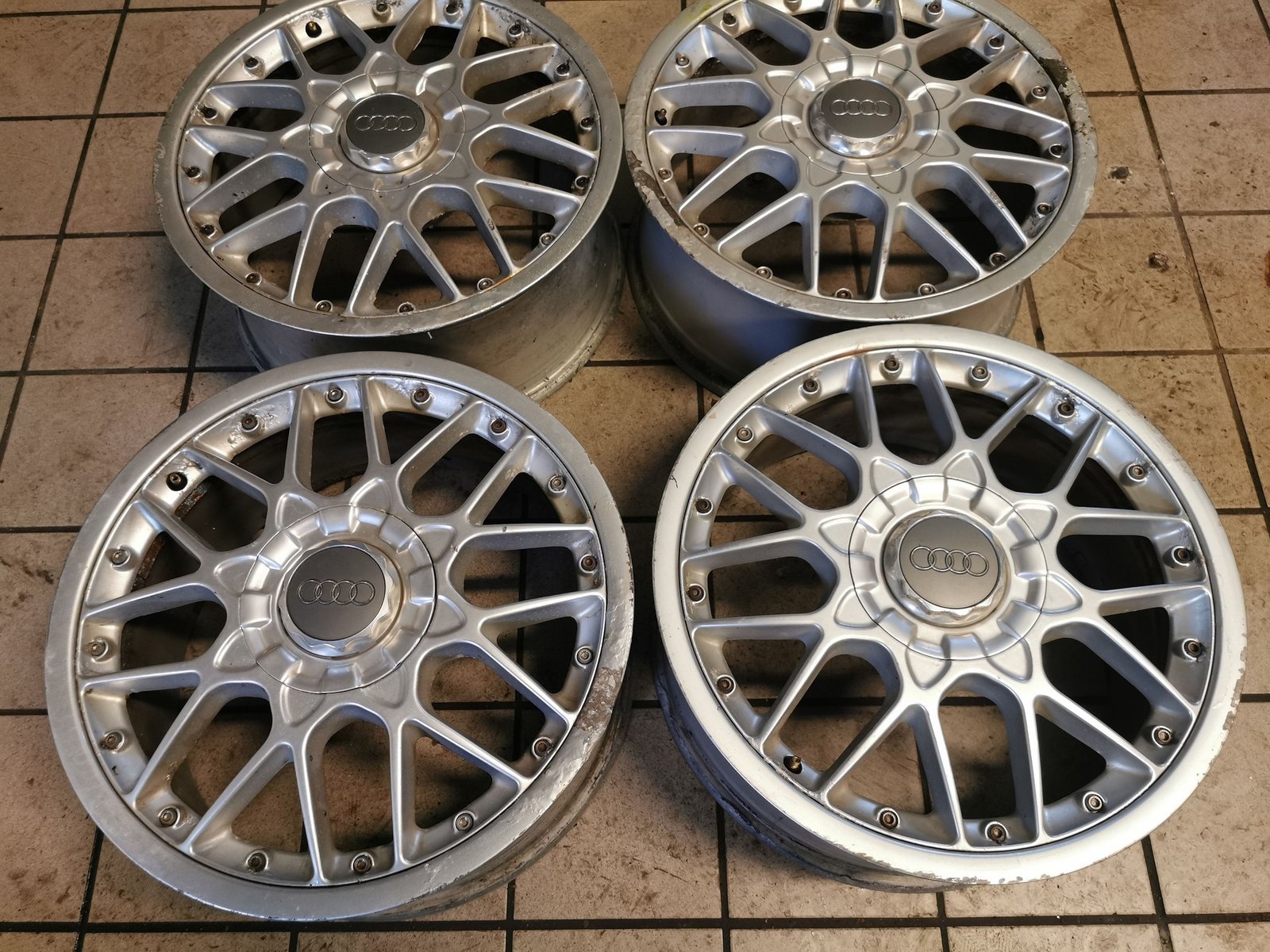 1-20-1.jpg 18" GENUINE BBS RS2 ALLOY WHEELS - 5 X 112 FITMENT - Image 1
