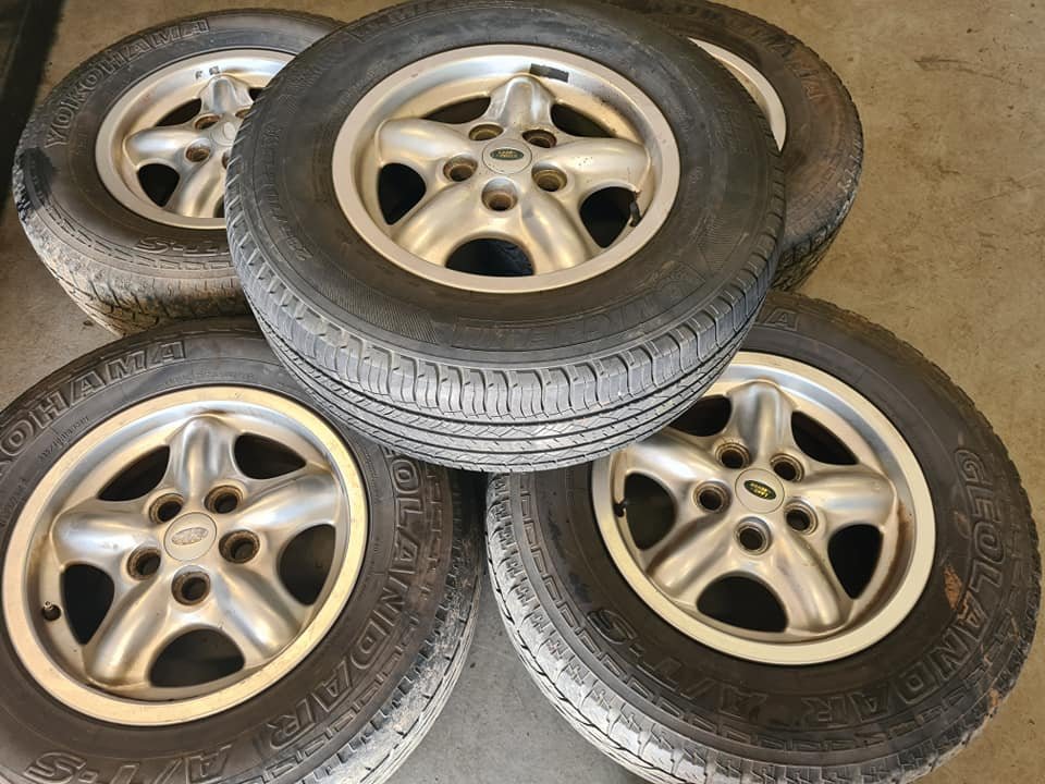 1-20.jpg 16" LAND ROVER DISCOVERY TD5 ALLOY WHEELS / TYRES - Image 1