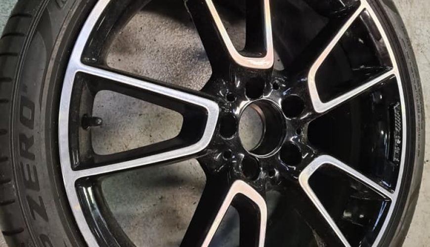 1-8-3c04007gekjk4v0umpdybu.jpg 19" MERCEDES AMG W205 ALLOY WHEELS / TYRE - Image 1