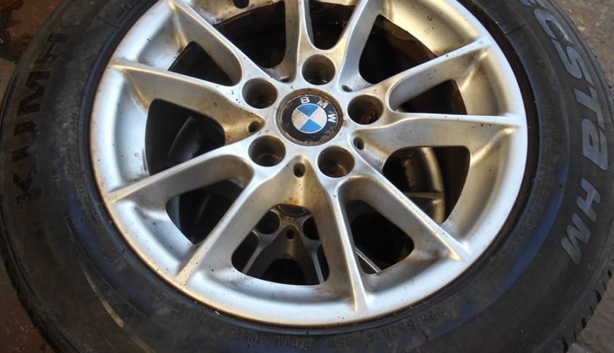 13178911_947446325376086_5637330455229011632_n-332s05m9taf6by9uzu0aoa.jpg 16" GENUINE BMW STYLE 50 ALLOY WHEELS / TYRES - Image 1