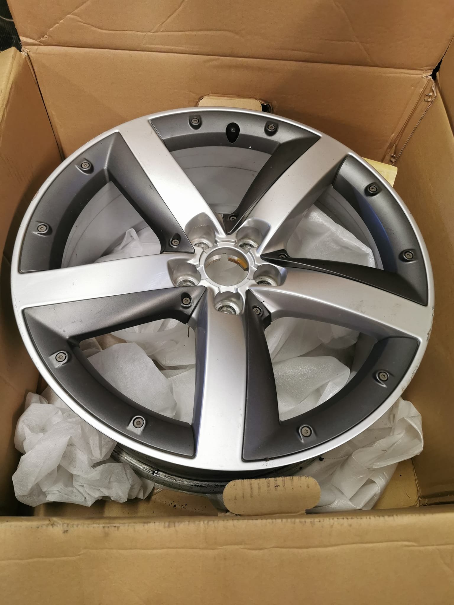 132-7.jpg 17" GENUINE AUDI A1 S LINE ALLOY WHEEL - Image 1