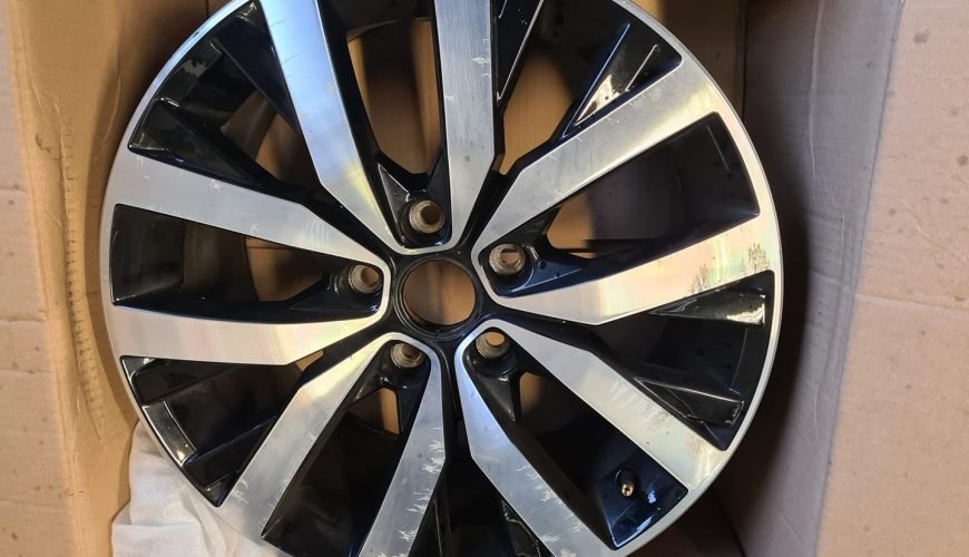 18-ICH-TOLUCA-WHEEL-3ctokf07m1vcw0s0e8vs3u.jpg 18" GENUINE VOLKSWAGEN T6 TOLUCA ALLOY WHEEL - Image 1