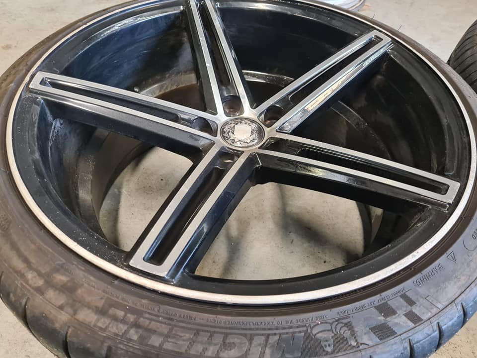 183277906_3950020288451993_5271217984850204123_n.jpg 20" AXE EX14 ALLOY WHEELS / TYRES - MERCEDES - Image 1