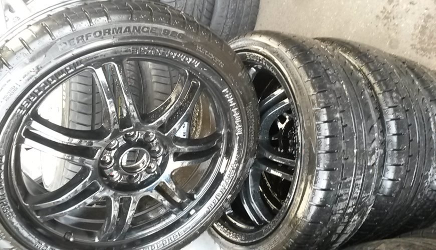 20171101_132730-34xcoqysik3elba1j3s3ka.jpg 17" MOMO CORSE WHEELS / TYRES - Image 1