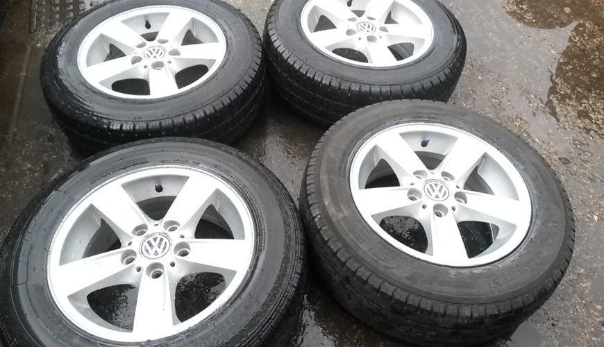 20171107_132351-34yrit5iy2m8hwpv3ou39m.jpg 16" VOLKSWAGEN T5 ALLOY WHEELS / TYRES - Image 1