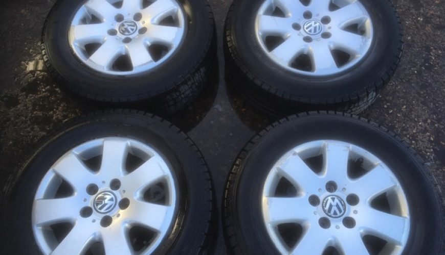 21942097_10155263109473052_959762070_n-34oaefuxpf5mjn2l0132fe.jpg 16″ GENUINE VOLKSWAGEN T5 ALLOY WHEELS / TYRES - Image 1