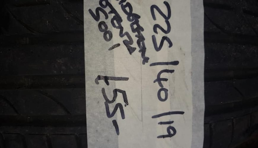225-40-19-BRIDGESTONE-POTENZA-3a248m8ufrspqh56xxmmfe.jpg 225 / 40 / 19 BRIDGESTONE POTENZA S001 TYRE - Image 1
