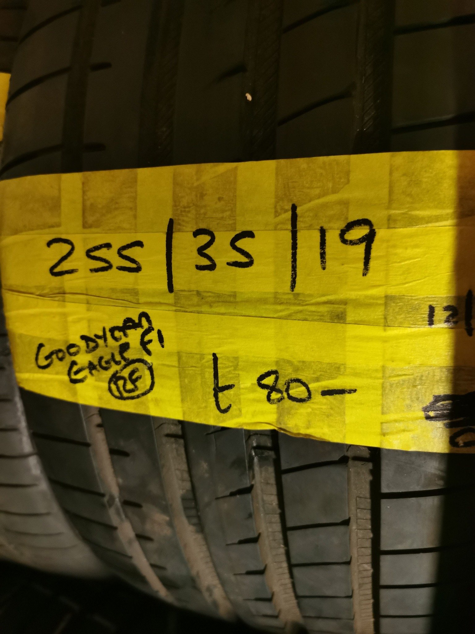 255-35-19-GOODYEAR-EAGLE.jpg 255 / 35 / 19 GOODYEAR EAGLE F1 RUN FLAT TYRE - Image 1