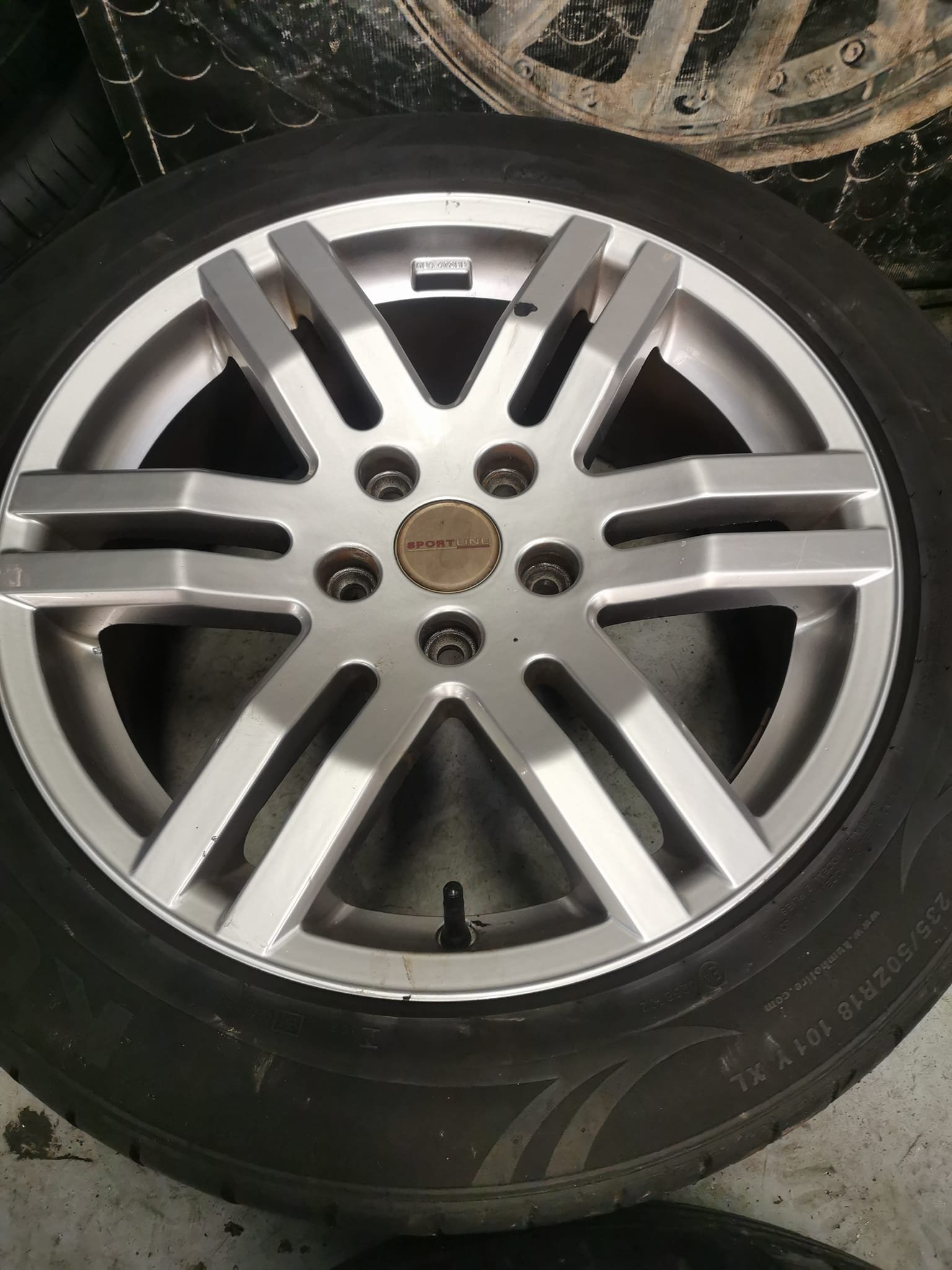 313325501_5574384696015536_4133149246299431635_n.jpg 18" GENUINE VOLKSWAGEN T5 SPORTLINE ALLOY WHEELS / TYRES - Image 1