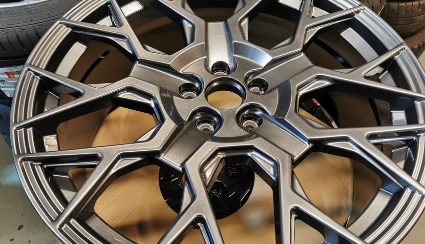 328479725_860578358505091_47242855828418747_n-3hbx1fy11tfh572l6d9jii.jpg 22" GENUINE VELARE VLR 02 ALLOY WHEELS - Image 1