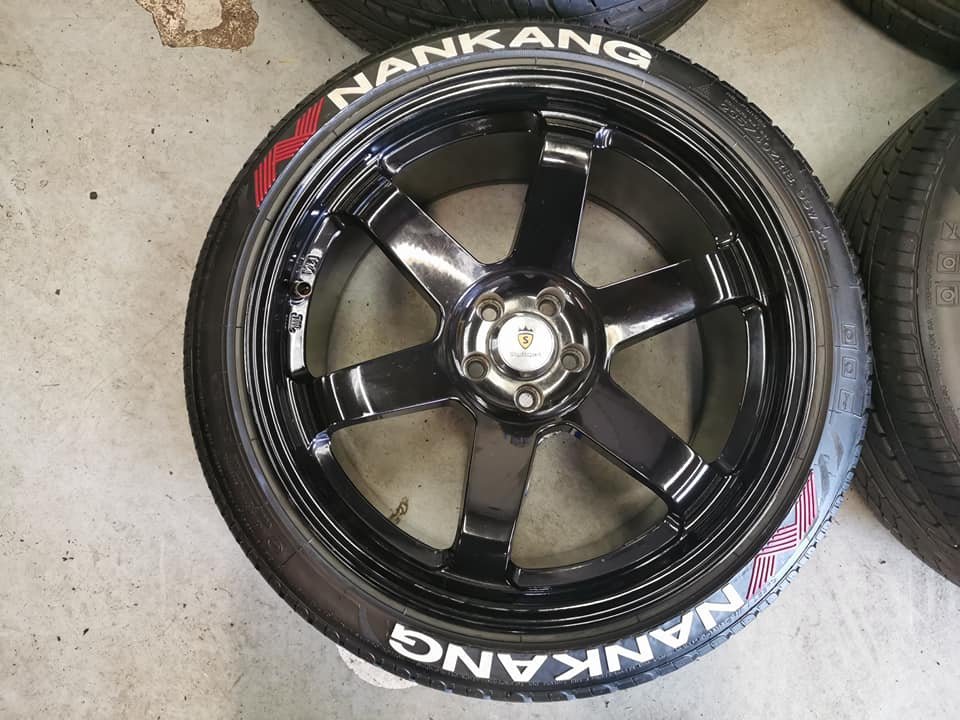 4-1.jpg 18" GENUINE STUTTGART ST 16 ALLOY WHEELS / TYRES – EX DISPLAY - Image 1