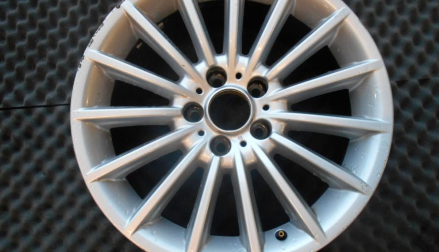 DSCN1651-332rv9l0xdocrzigd7zo5m.jpg 18" GENUINE BMW STYLE 237 ALLOY WHEEL - Image 1