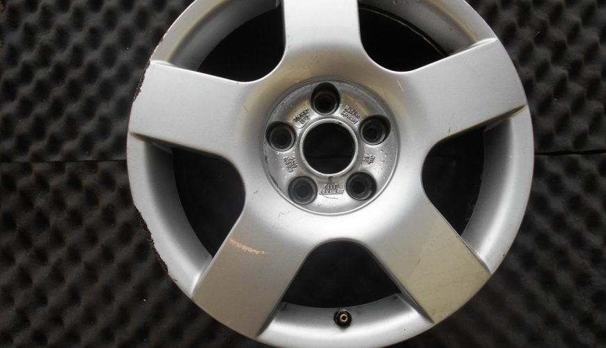 DSCN1804-332ndn0mkf451henr2juoa.jpg 16" GENUINE AUDI ALLOY WHEEL - 5 X 100 - Image 1