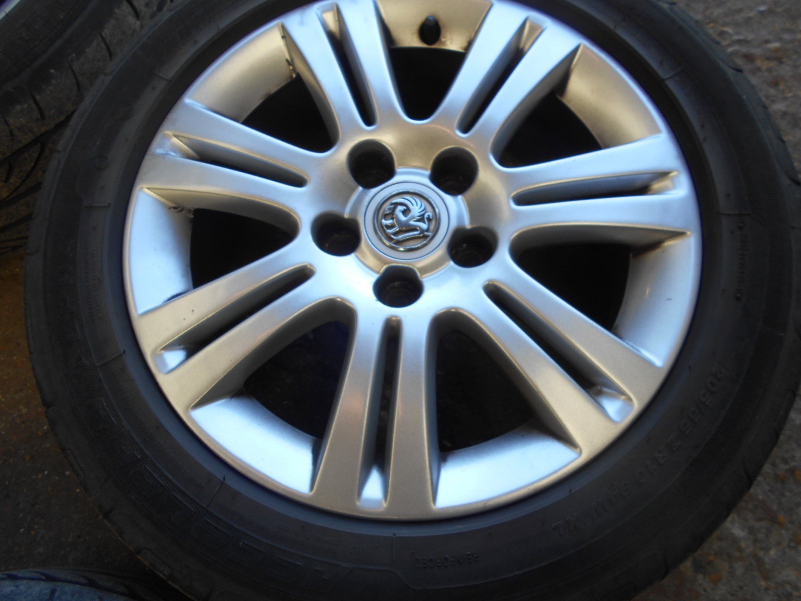 DSCN1973.jpg 16" VAUXHALL ZAFIRA ALLOY WHEELS / TYRES - Image 1