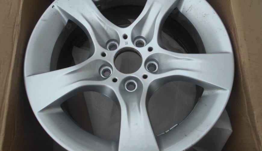 DSCN2641-349mhsw9ud5xs56vryreh6.jpg 17" GENUINE BMW STYLE 339 ALLOY WHEEL - Image 1