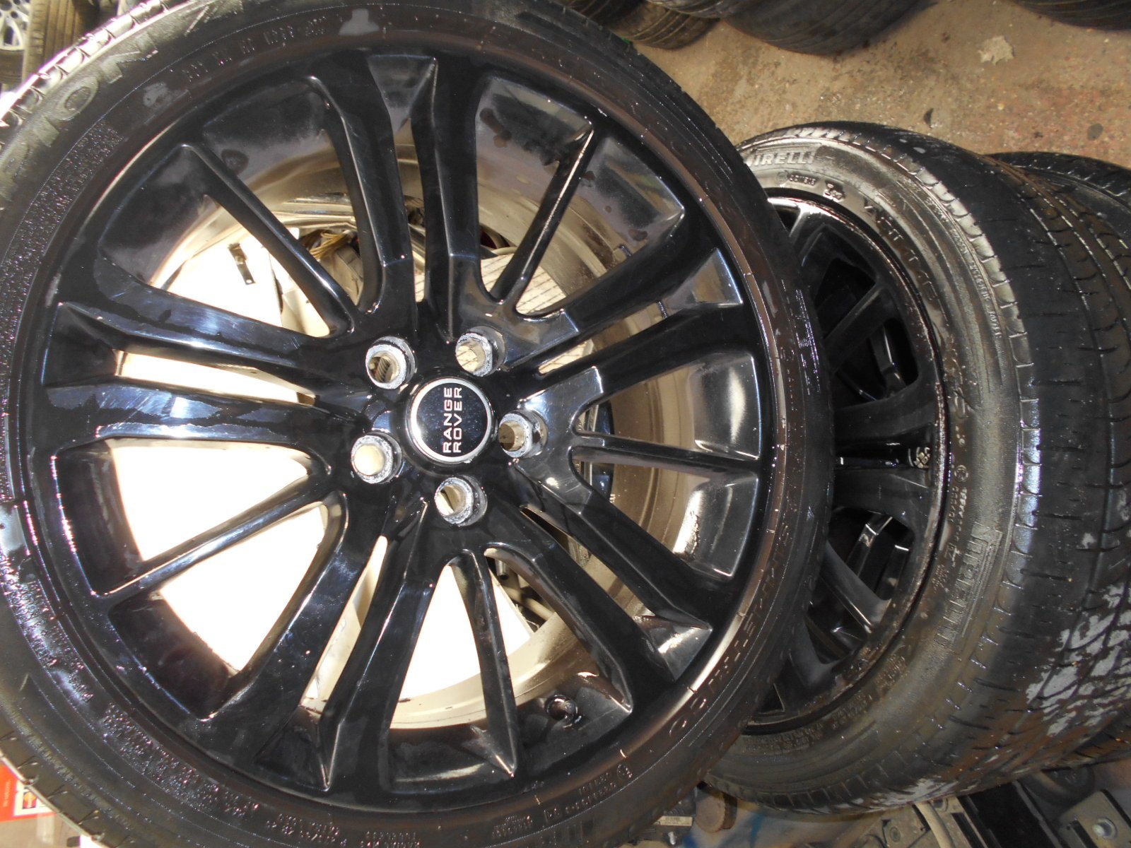 DSCN2898.jpg 20" GENUINE RANGE ROVER HST ALLOY WHEELS / TYRES - Image 1