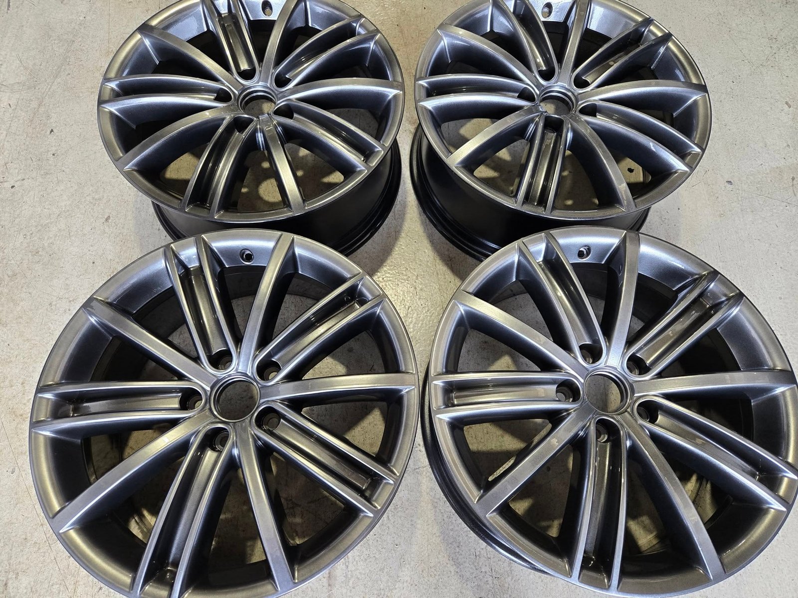 518371734_24090783023949089_737610104144091324_n 18" GENUINE VOLKSWAGEN TIGUAN ALLOY WHEELS - Image 1