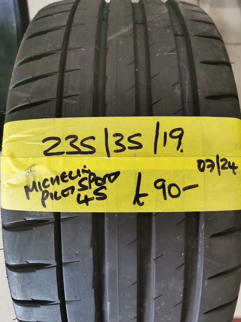235 / 35 / 19 MICHELIN PILOT SPORT 4S TYRE