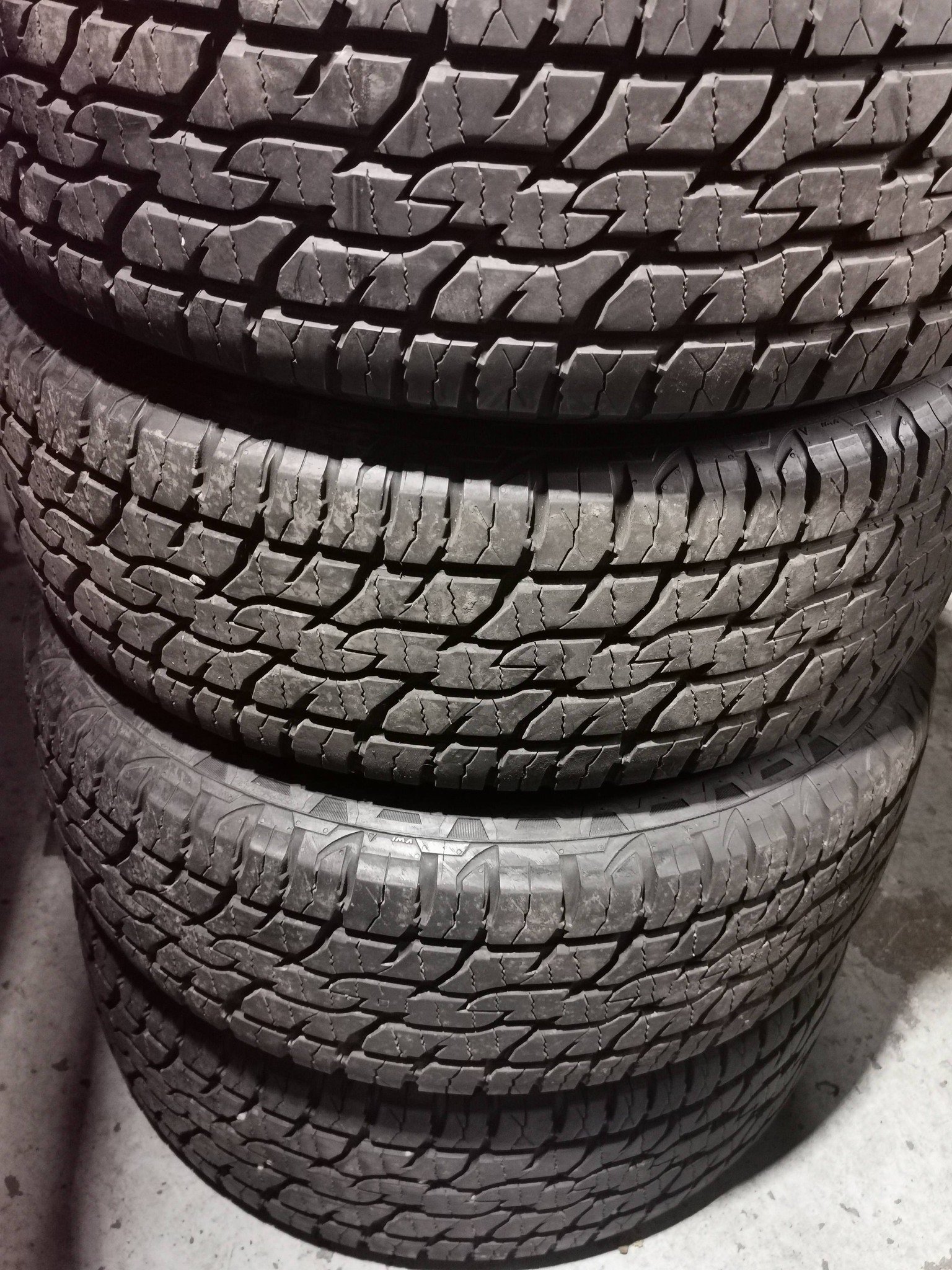 599933794_25371167629243949_602267003760088816_n.jpg 17" GENUINE VOLKSWAGEN T5 / T6 CASCAVEL ALLOY WHEELS WITH AVON ALL TERRAIN TYRES - Image 1