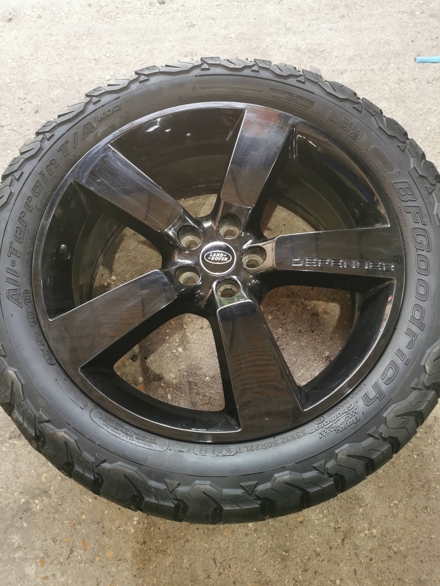 705789636_26948539531506743_3678348355628786998_n.jpg 22" LAND ROVER DEFENDER L663 STYLE 5098 ALLOY WHEELS / 33 x 12.5 x 22 BF GOODRICH TYRES - Image 1